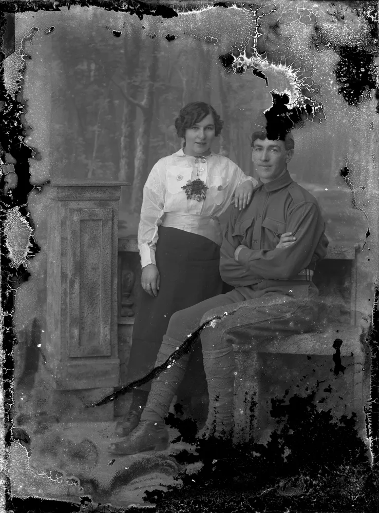Asker ve eşi, orijinal